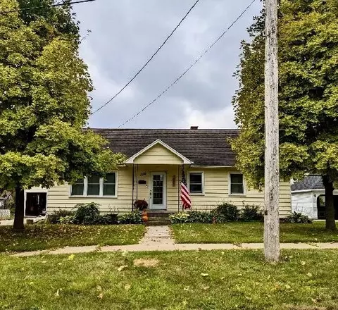 105 Center St, Elroy, WI 53929 - Movoto