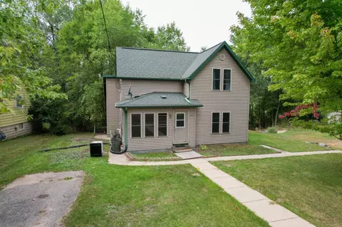 605 Center St, Wonewoc, WI 53968