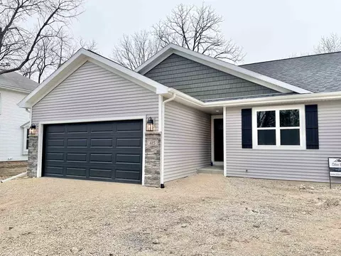 415 Pine St, Stoughton, WI 53589