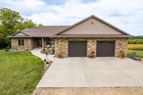 w10992 Petra Road, Portage, WI 53901