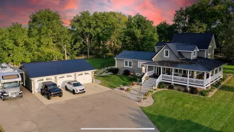 76 Hillside Rd, Edgerton, WI 53534