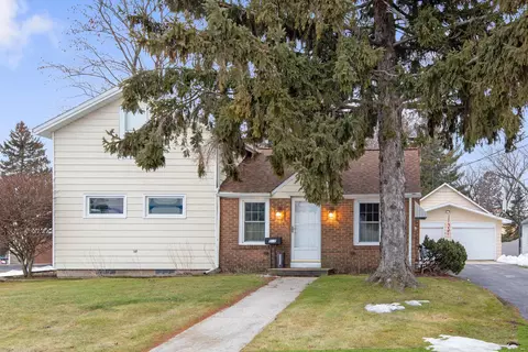 517 Hall St, Ripon, WI 54971