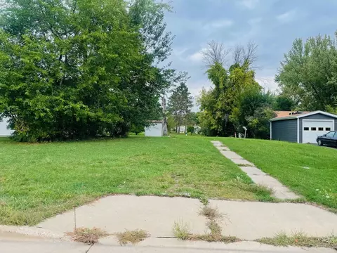 214 W Oak St, Baraboo, WI 53913