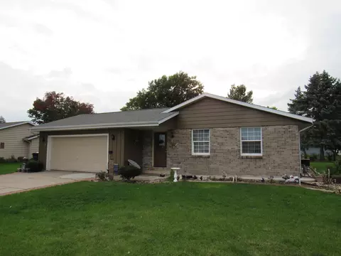 2319 Clover Ln, Janesville, WI 53546