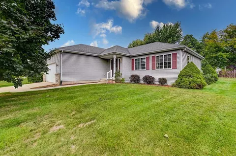 208 Overlook Ter, Marshall, WI 53559