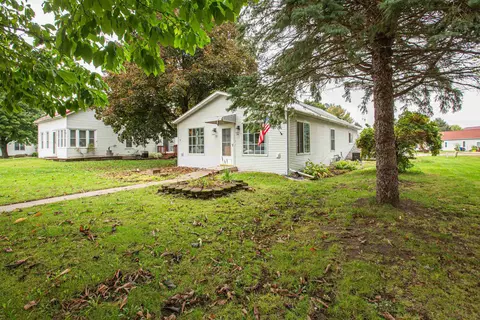 74 W Main St, Benton, WI 53803