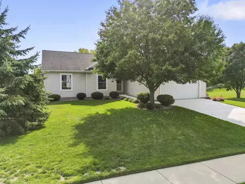 10877 Smokey Mountain Trl, Blue Mounds, WI 53517