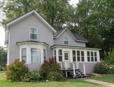 211 Rosedale Ave, Fox Lake, WI 53933