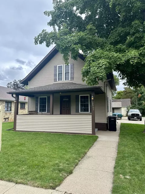 1217 Moore St, Beloit, WI 53511