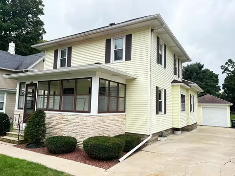 204 W Cherry St, Fox Lake, WI 53933