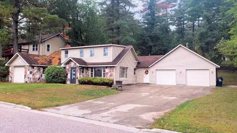 391 Park Dr, Wisconsin Dells, WI 53965