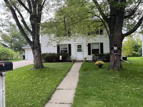 210-212 Valley Dr, Janesville, WI 53546