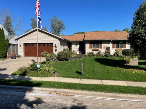 418 E Merrimac St, Dodgeville, WI 53533