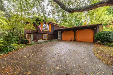 404 18th Ave, Monroe, WI 53566