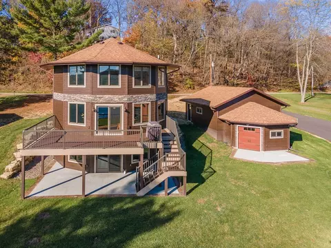 s888 West Redstone Drive, La Valle, WI 53941