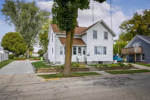 302 Rosendale St, Beaver Dam, WI 53916