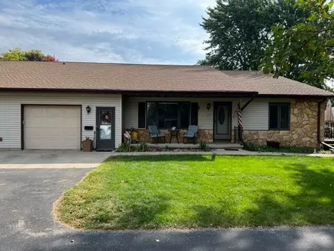 713 W Lincoln St, Waupun, WI 53963