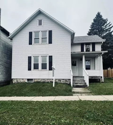 253 S Lake St, Hustisford, WI 53034