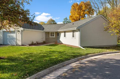 414 Lawn St, Cambridge, WI 53523