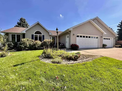 2930 N Partridge Hollow Dr, Janesville, WI 53548