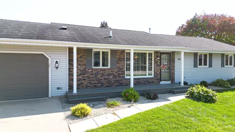 828 Columbia Dr, Janesville, WI 53546