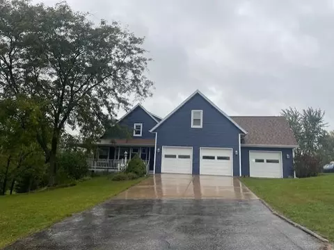 10870 Kingsland Rd, Blue Mounds, WI 53517