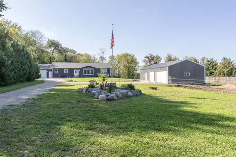 3763 N Fair Oak Rd, Deerfield, WI 53531
