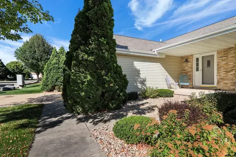 658 Village Ln, Sun Prairie, WI 53590