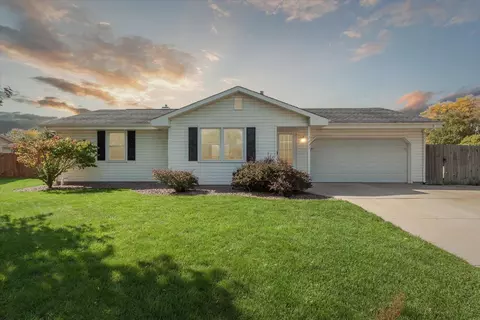 1437 Excalibur Dr, Janesville, WI 53546