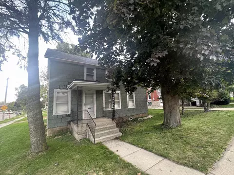 1303 9th St, Monroe, WI 53566