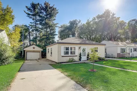 302 Winnebago Ave, Portage, WI 53901