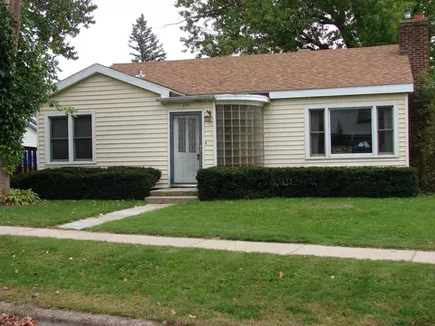 109 W Exchange St, Mazomanie, WI 53560