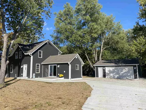 570 Academy Dr, Edgerton, WI 53534