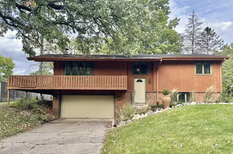 2825 Chatsworth Dr, Beloit, WI 53511
