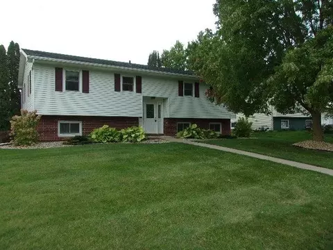 15 Maple Dr, Platteville, WI 53818