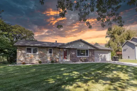 512 Dennis Dr, Deforest, WI 53532