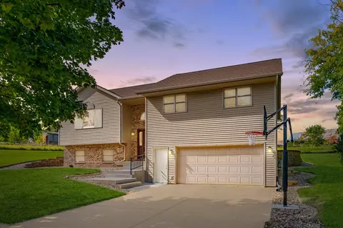 112 Robyn Rdg, Mount Horeb, WI 53572