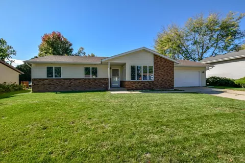 1007 S Holiday Dr, Waunakee, WI 53597