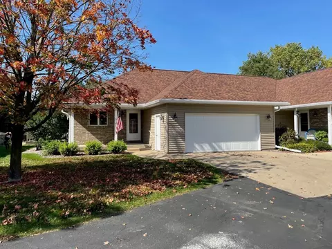 614 Prairie Hills Dr, Dodgeville, WI 53533