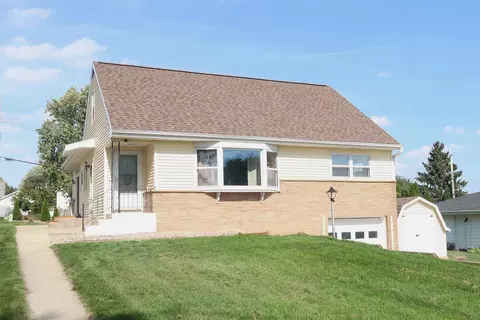 1902 Weber Dr, Sun Prairie, WI 53590