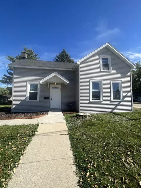 813 Columbia St, Horicon, WI 53032