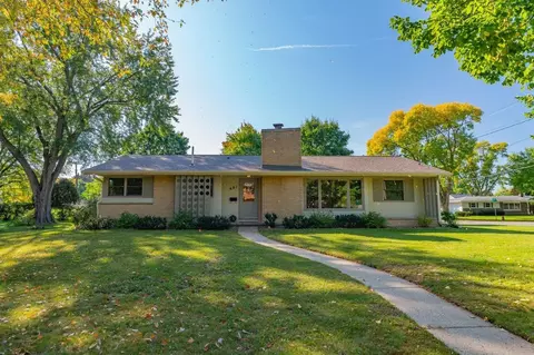 601 Hintze Rd, Madison, WI 53704
