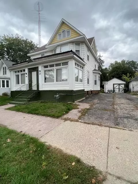 261 3rd St, Reedsburg, WI 53959