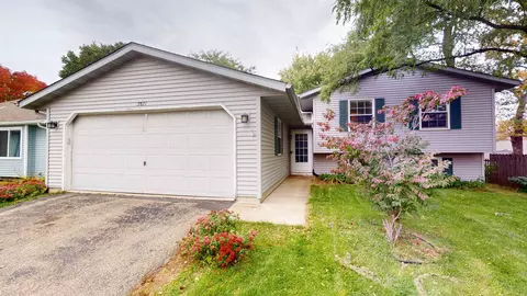 2821 Foxwood Trl, Madison, WI 53713