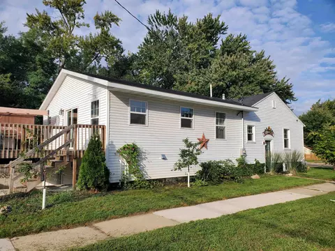 230 E Howard St, Portage, WI 53901