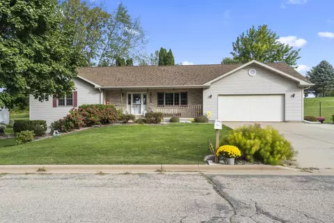 708 Prairie Hills Dr, Dodgeville, WI 53533