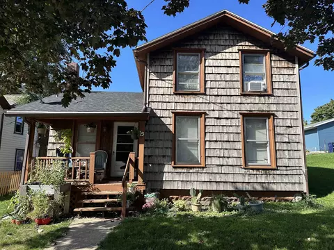 15 N Washington St, Janesville, WI 53548