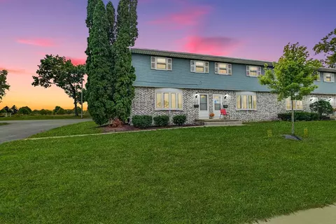 1303 Sunfield St, Sun Prairie, WI 53590