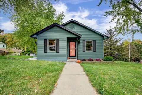 13 N High St, Deerfield, WI 53531
