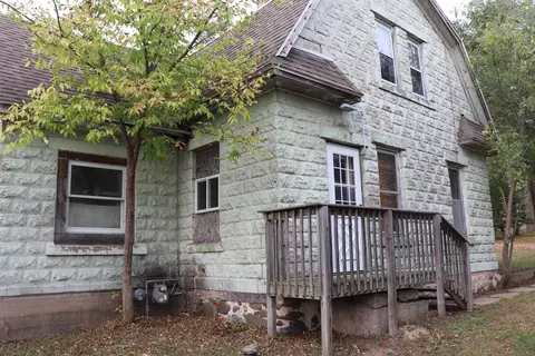 225 W Logan St, Endeavor, WI 53930